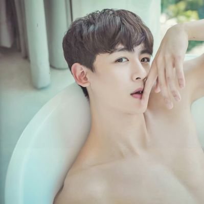 #2pm คือโลกส่วนตัว @khunnie0624 👈คือเมนหลัก & 3สถาบันคือ❤️ 😍 #ลิซ่าblackpink 😘
ปล.แอคใหม่ค่ะ อันเก่า @25032547 ปลิวไปแหล่วเสียดายอ่ะ เล่นมาตั้งแต่2011😅