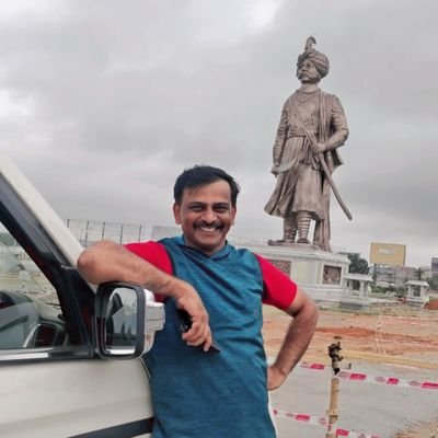 💛ಕನ್ನಡಿಗ❤️
ಕಾಲೆಳೆವವರ ನಾಯಕನಾಗುವುದಕ್ಕಿಂತ ಕೈ-ಹಿಡಿವವರ ಸೇವಕನಾಗುವುದು ಶ್ರೇಷ್ಠ.💪
ವಂಚಕರಿಗೆ ಕಿರೀಟವಾಗುವುದಕ್ಕಿಂತ ಉತ್ತಮರಿಗೆ
ಪಾದುಕೆಯಾಗುವುದು ಉತ್ಕೃಷ್ಟ!