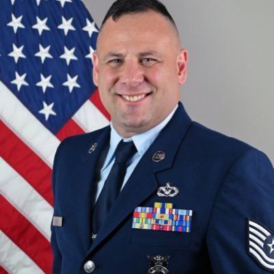 Selling homes across Long Island 🇺🇸 Mike also serves in the MILITARY RESERVES (USAF), as a POLICE OFFICER, as a VOLUNTEER FIREFIGHTER & in EMS 🇺🇸