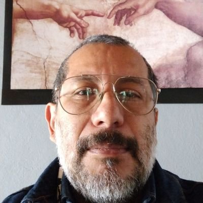 Padre soltero, deshijado, IQ, MA, docente soñador, quijote por una sociedad pensante; haciendo ilusiones realidad por un futuro mejor.