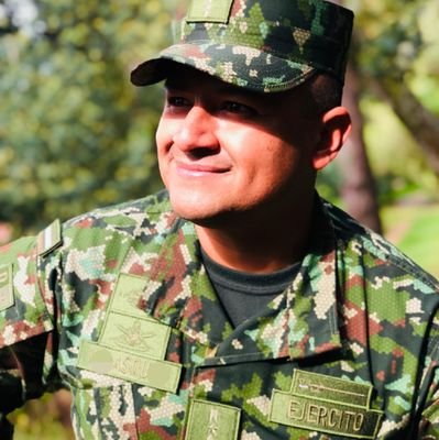 Oficial del Ejército de Colombia, profesional en Ciencias Militares y admón. de empresas; esposo de Lina, padre de Isa y Santi. #Dios, #Familia y #Ejército.