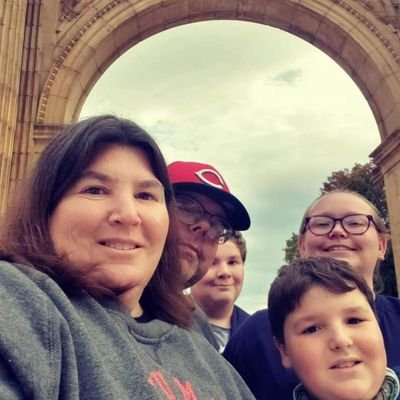Dad to 3 kids, husband to worlds most beautiful woman, love baseball, hunting, and hanging with the family.