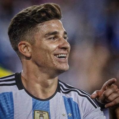 natthy025's profile picture. 