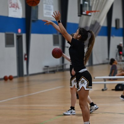 c/o ‘24 🎓, pg/sg , Medina Valley HS, SA Lady Hoops CBlue #1 , 5’4 🏀