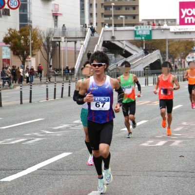 早大学院（野球部）→早大（野球サークル）→市民ランナー。目標フルマラソン2時間16分52秒切り。PB：5000m 14'54