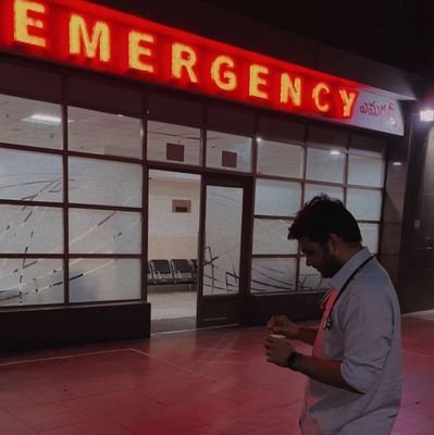 JhishnuN's profile picture. I live in two worlds, one is a world of dogs.