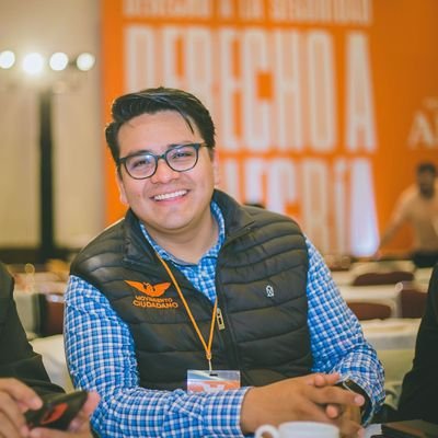 Emprendedor socialdemócrata. El futuro no está en el gobierno sino en los Ciudadanos.

Coordinador Estatal de @MovCiudadanoMch