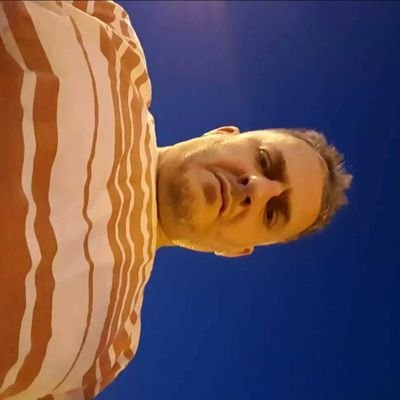 ﴿ومن يقنط من رحمة ربه إِلا الضالون﴾
تشعر بأنك غريق فينقذك الله
ثم تشعر انك تستحق الغرق فينقذك الله
ثم تدرك أن هذه المرة الأخيرة فينقذك الله
لا تيأس ولاتستسل