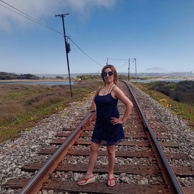 karlitariffop's profile picture. Contabilidad,  viajar,✈️ leer,🤓  música,🎶 deporte, vida sana,💪💯 vida social, bailar. Playa y Naturaleza😎🌿 Alba de 🤍🖤. Catlover🐱