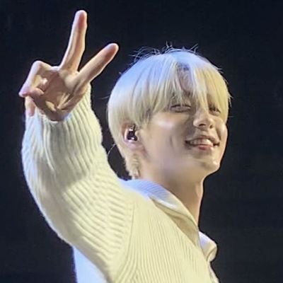 txtsoobiniii's profile picture. to be honest,i mostly just retweet txt