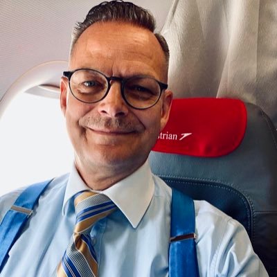 luisorellana's profile picture. eCommerce, Web semantics, Antiquarian, English Portuguese Spanish Chinese, Photographer, Stock broker, Philosophy, International Business, Entrepreneur