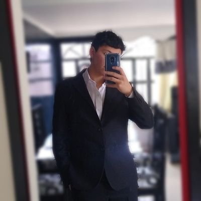 Julian__31l's profile picture. ✨⚪