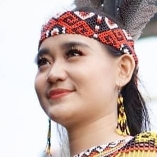 Gadis Dayak yg cinta kebudayaan Nusantara. 
❤ NKRI & PANCASILA. 
Adil Ka' Talino, Bacuramin Ka' Saruga, Basengat Ka' Jubata