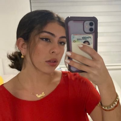 saracandiaa's profile picture. hoping time’s on my side