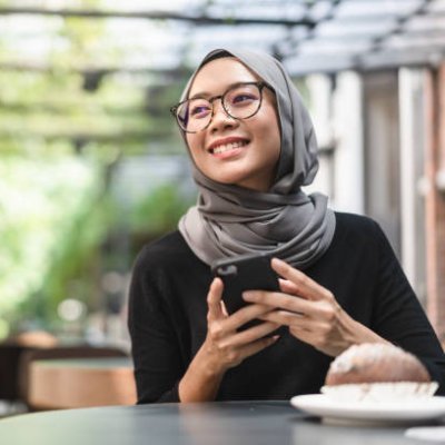 dindamaharni's profile picture. 