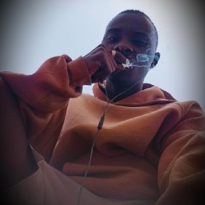 Emmybarz3's profile picture. A maker of good music.🎧