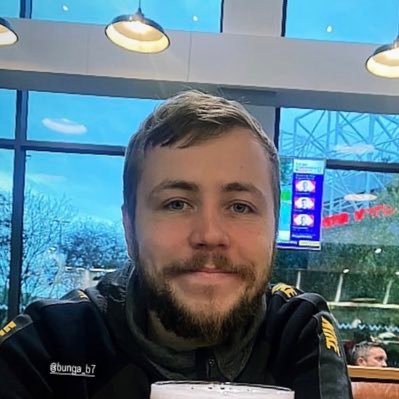 TheMidgeWeasel's profile picture. Pints & Elf Bars