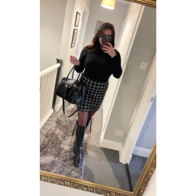 Equestrian Queen, Content Creator ▪️Riding Boots ▪️Custom Clips ▪️Financial Domination ▪️ Cashapp £queen377173