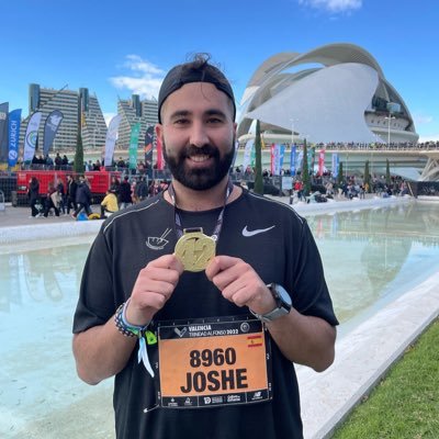 Muy de Palafolls📍 El fútbol es mi pasión⚽️ Madridista Castizo 1902 ⚪️🟣 En mi tiempo libre entreno para correr maratones.