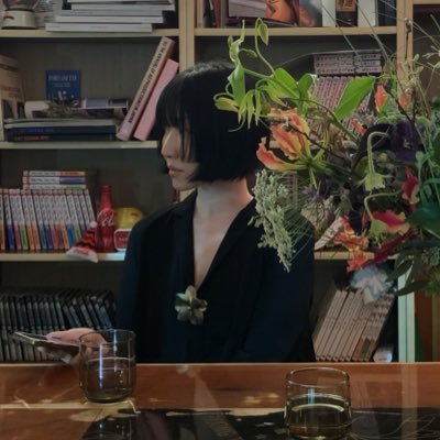 @dianabarrry , @beholdvoid 와 따듯한 남쪽 바닷가에서 밥해먹고 살아가며 남이 만든 음식과 음료를 적극적으로 소비합니다