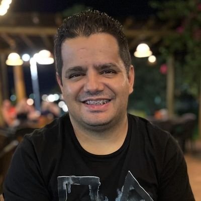 Sou autodidata, adoro aprender novas tecnologias, atualmente trabalho com desenvolvimento para UTMs, firewall por aplicação e por usuários, baseado em FreeBSD.