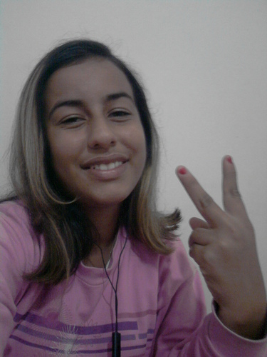 Eu adoro ser eu mesma,e sempre será eu mesma! Eu sou normal como todos,ninguém é perfeito! Eu sou feliz,simpática,alegre,sonhadora,muito mas!