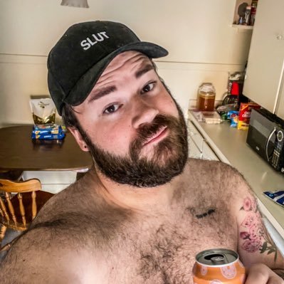 Soft poet and editor 💖 Pasta boi 🍝💁🏻♂️ 🏳️🌈 He/him. Tweets = my own.