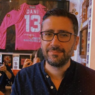 Periodista. Escribo y cuento cosas en sitios. Bueno, donde me dejan. También en Ig @azultokio