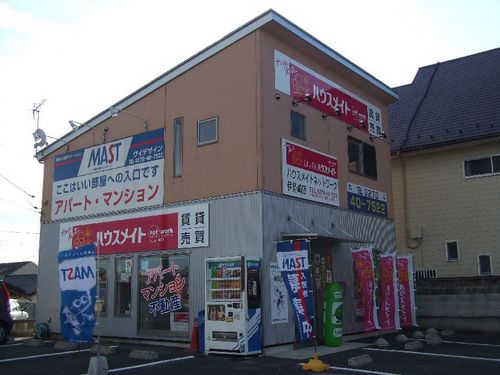 ☆ ハウスメイトネットワーク伊勢崎店では群馬県伊勢崎市・玉村町を中心にアパート、マンション、戸建賃貸住宅・店舗（テナント）などの賃貸情報や、住宅用地・新築分譲住宅・中古住宅などの売買不動産情報をご案内させていただいております。