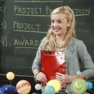 I'm a fan of @PeytonList and @ryrynewman :) I also like Jessie, Diary of a wimpy kid