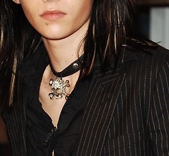 Sou Chris e acho que nem todo mundo me odeia. '-'
Entrar em contato comigo? Pelo formspring.