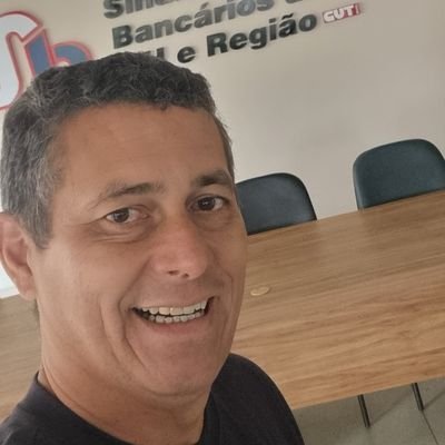 Diretor SEEB- BH E REGIÃO
Diretor FETRAFI- MG 
Diretor da Associação Brasil
Graduado em História e Geografia pela UNIFEMM- MG