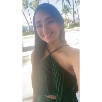 ferrer_ng's profile picture. • PUCPR ‘18 👩🏽‍🎓• ΝΔΣ α'15 🎀 • Feb 24 💍 • MT 🏡