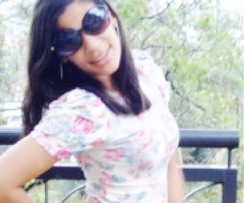 17 anos Virgiriana, simpatica&brincalhona e mto maal educada pra quem merece ;)