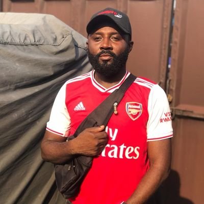 painter 🎨 
Traveller 🚶
Photographer 📸 
Foodie 🥂🥣
Arsenal fan ❤️🤍

#TheBeardedPainter