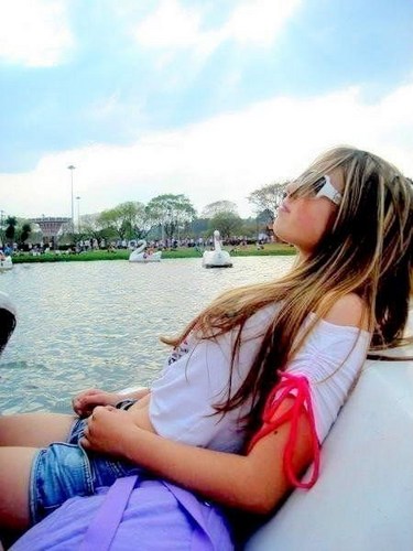 Chata, Feia, Irritante, Insuportavel, Gorda, 
Estrovertida, Alegre, Amiga, Companheira, 
Chocolate, Amigos, Familia, DEUS, ♥ 
@Martelotti10 ♥