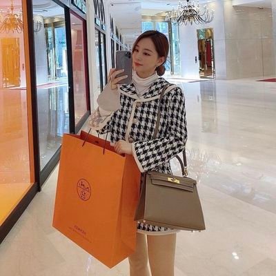 YorkEvelyn3's profile picture. 