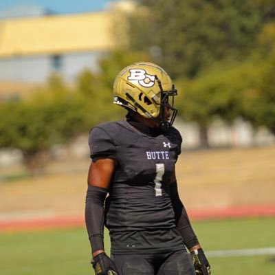 🇨🇴 #1 receiver in Cali Juco 22’ 40 rec 800 yds  14 tds. 6’ 200