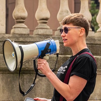 co-director at @polishmigrants | leadership team at #radcomms | trustee at @migrantsorganise | queer nonbinary & polish | musings are my own (they/them)