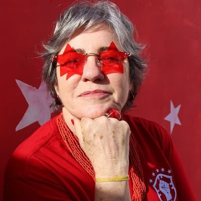 Professora, terapeuta, gestora pública, defensora da democracia. Ferrenha na luta contra desigualdades e injustiças. ✊🏼⭐