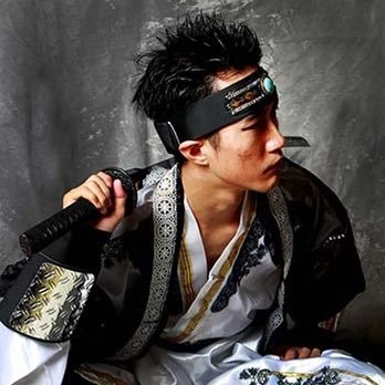 tsubame_vamp's profile picture. シャドバアカウント。たまに違うゲームもやります。写真はよく拾い画だと間違われるけど本人。元俳優の今は社畜です。