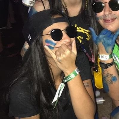 carilcaril_'s profile picture. Peço desculpas a todos que ofendi. Espero que entendam, eu estava sob uso de remédios muito fortes. A parti de hoje vou ajudar instituições e pobres.