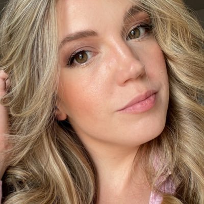 Holly_Hammons53's profile picture. believer • wife • mom | UK Law 2024