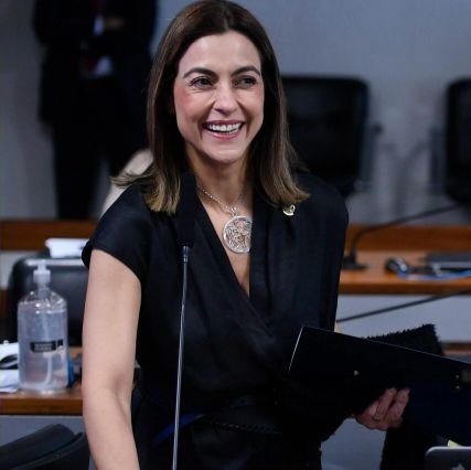 vivo vendo senado
nas horas vagas sempre vejo o replay
na cena icônica
do debate entre soraya e o padre