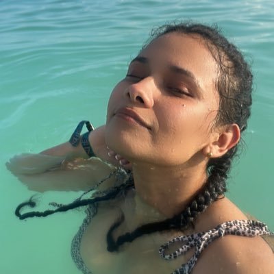 Sólo se vive una vez, pero si lo haces bien, una vez es mas que suficiente!! Simple, Impredecible y apasionada.. / Instagram: carlacardens