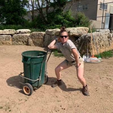 thesierrasmith's profile picture. I just wanna take care of animals and make people laugh.