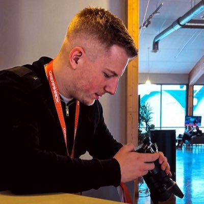 Social Media Manager Helping Brands Go Viral (On Purpose) & Hit Their KPIs - Working at FUZED | Former ESL Faceit Group
