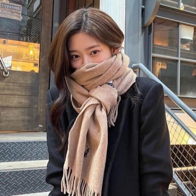 lxrtBk01bhA5IZg's profile picture. 
