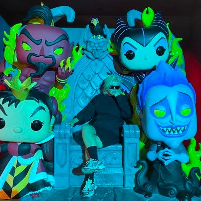 tv executive at bell-crave. drag stan. movie nerd. wwe. theme park fiend. fried chicken lover. ghoul. 🕹☠️ 🍤