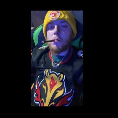 massive Calgary Flames fan,hockey lover, I am a dad but trying to have fun and stay responsible🔥Go Flames Go🔥also follow and watch the Leafs, Pens, Habs,&Sens